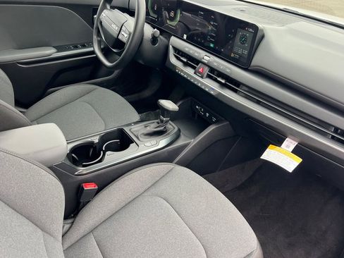 Used 2025 Kia K4 LX image 12