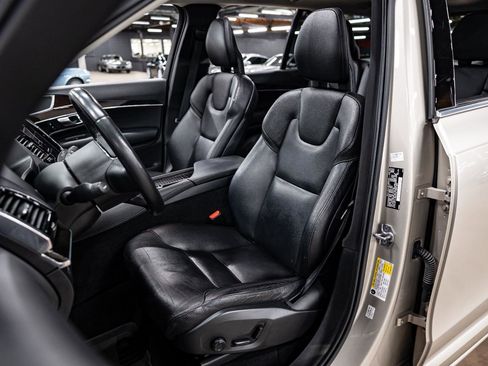 Used 2017 Volvo XC90 T6 Momentum w/ Momentum Plus Package image 8