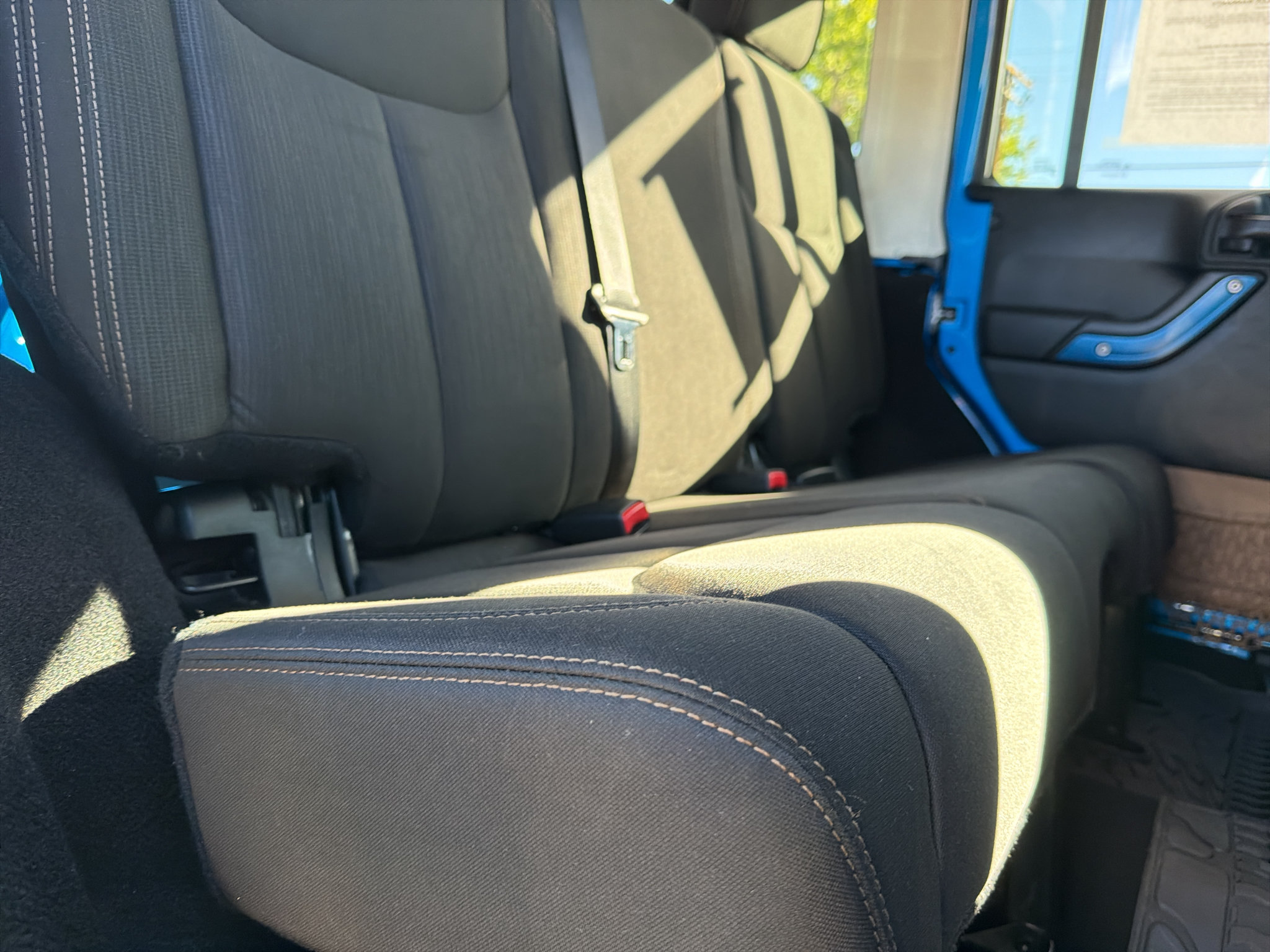 Used 2016 Jeep Wrangler Unlimited Sahara AWD/4WD image 19
