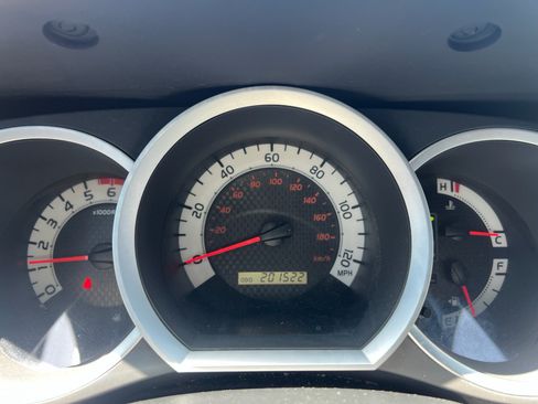 Used 2015 Toyota Tacoma PreRunner w/ Limited Package RWD image 13