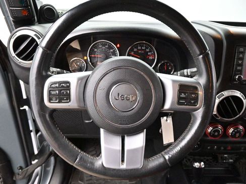 Used 2013 Jeep Wrangler Unlimited Rubicon AWD/4WD image 14