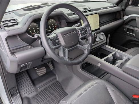Used 2025 Land Rover Defender 110 X-Dynamic SE AWD/4WD image 13