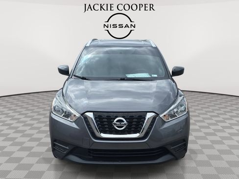 Used 2018 Nissan Kicks S FWD image 2