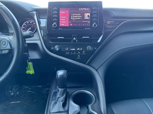 Used 2022 Toyota Camry SE FWD image 11