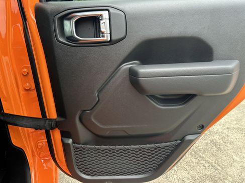 New 2025 Jeep Gladiator Sport image 15