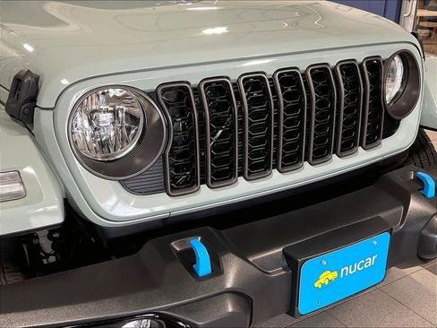 Used 2024 Jeep Wrangler Unlimited w/ Convenience Group AWD/4WD image 31