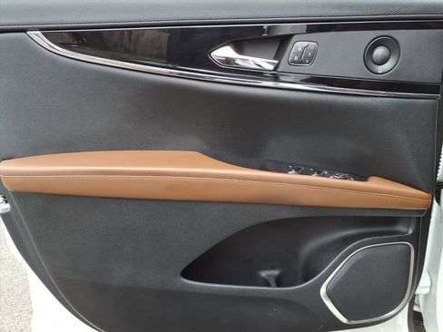 Used 2022 Lincoln Nautilus Reserve w/ Equipment Group 201A image 10