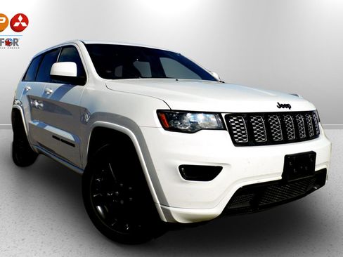 Used 2018 Jeep Grand Cherokee Altitude image 4