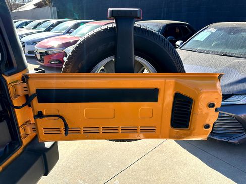 Used 2012 Jeep Wrangler Unlimited Sport image 21