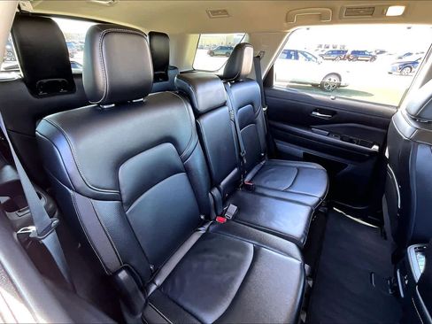 Used 2025 Nissan Pathfinder SL image 19