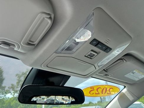 Used 2025 Toyota RAV4 XLE FWD image 32