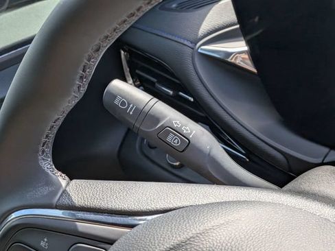Used 2025 Buick Envista Sport Touring w/ Convenience I Package FWD image 32
