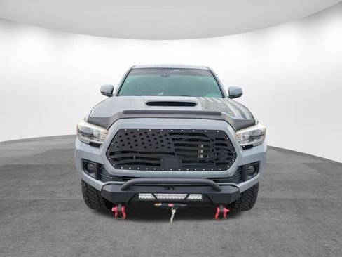 Used 2019 Toyota Tacoma TRD Sport AWD/4WD image 2