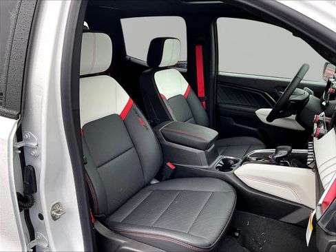New 2026 GMC Canyon AT4X w/ LPO, Black Badging Package AWD/4WD image 19