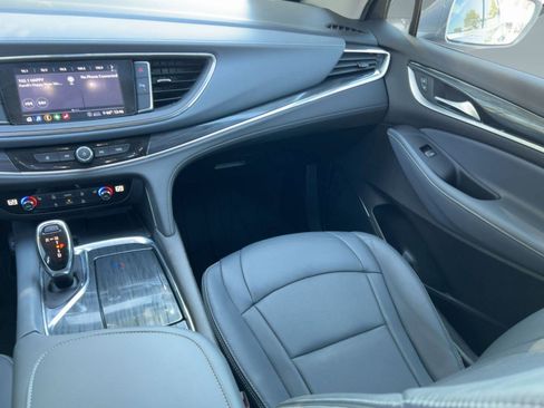 Certified 2020 Buick Enclave Essence image 29