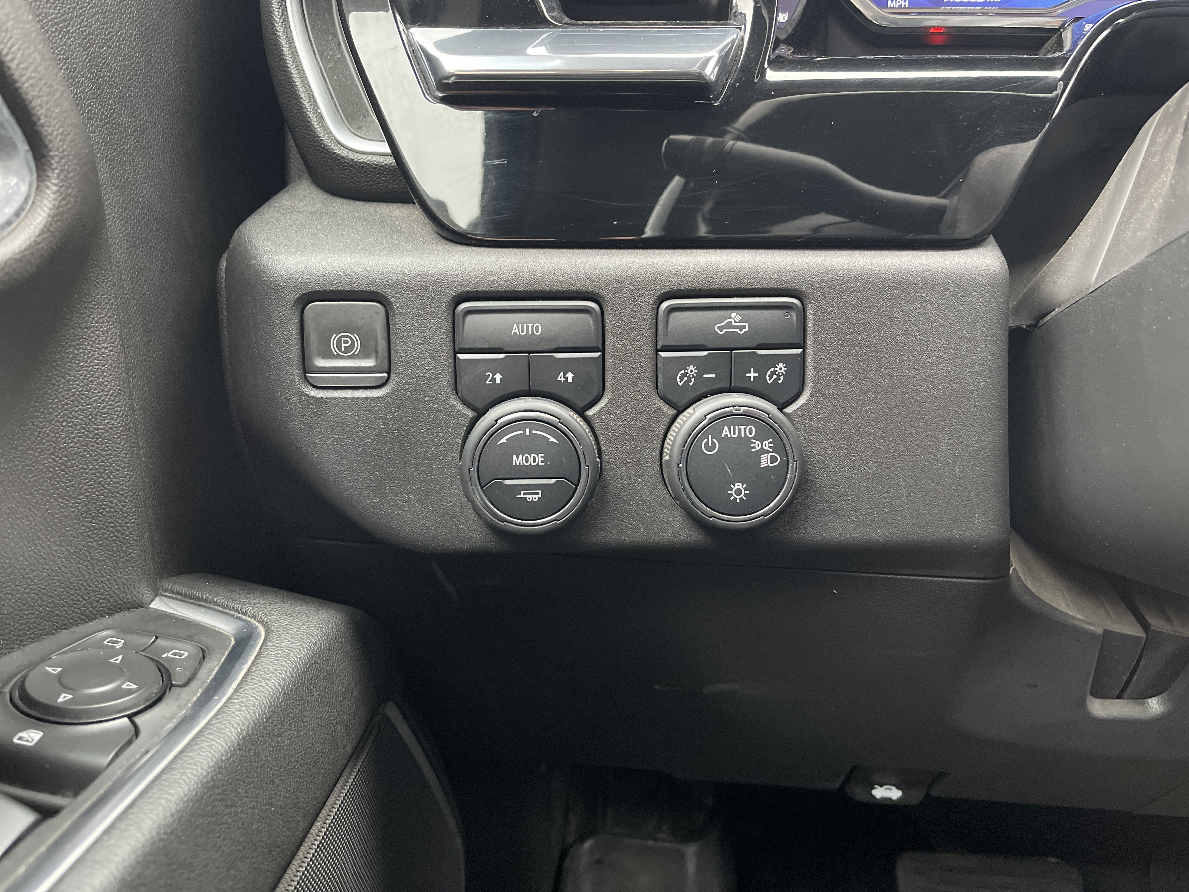 Used 2023 Chevrolet Silverado 1500 LT AWD/4WD image 19