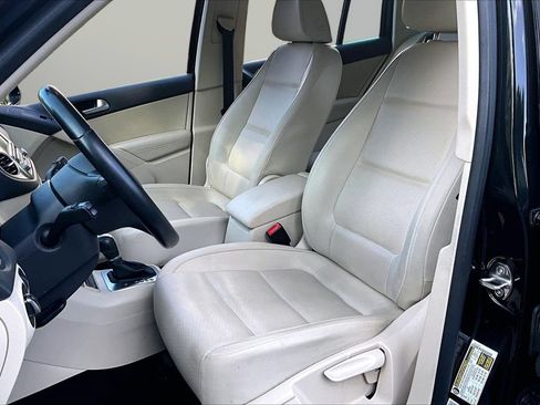 Used 2014 Volkswagen Tiguan SE FWD image 18