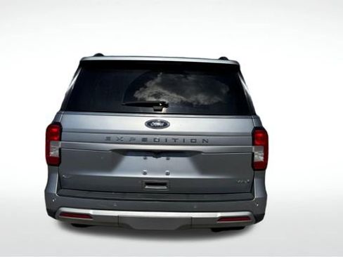 Used 2023 Ford Expedition Max XLT image 8