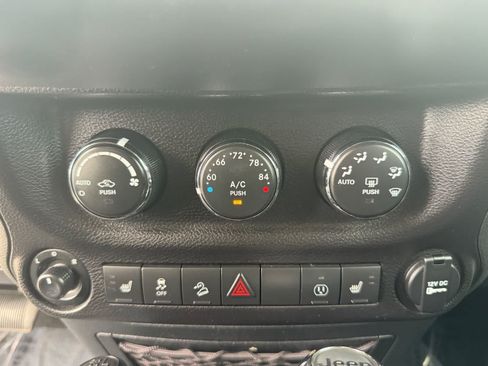 Used 2017 Jeep Wrangler Unlimited Rubicon w/ Connectivity Group AWD/4WD image 27