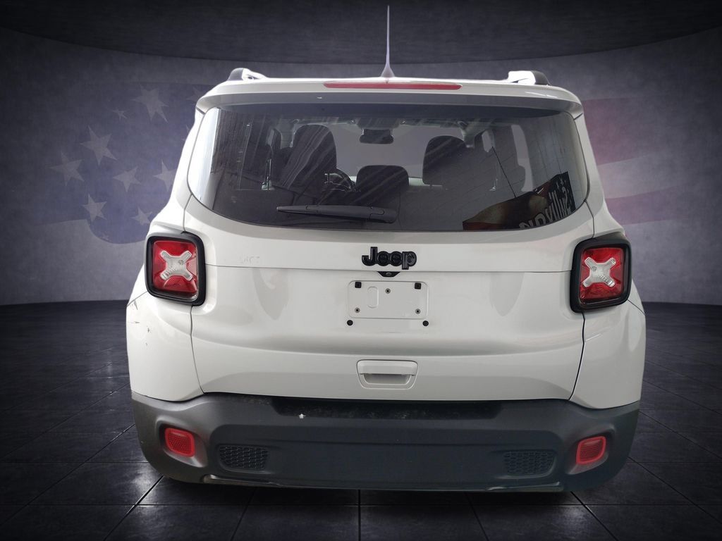 Used 2020 Jeep Renegade Altitude w/ UConnect 8.4 Nav Group FWD image 4