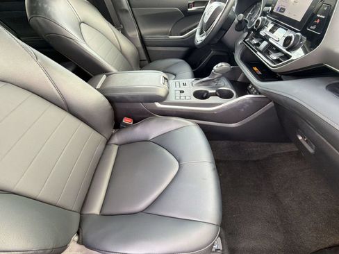 Used 2026 Toyota Highlander XLE AWD/4WD image 25
