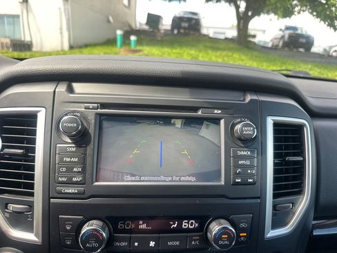 Used 2018 Nissan Titan SV w/ SV Convenience Package AWD/4WD image 14
