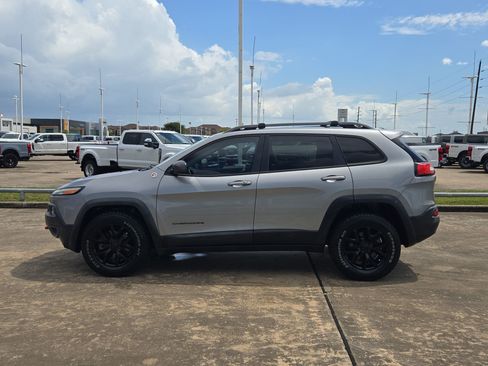 Used 2016 Jeep Cherokee Trailhawk w/ Comfort/Convenience Group AWD/4WD image 7