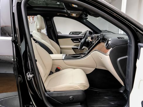 Used 2024 Mercedes-Benz GLC 300 4MATIC image 33