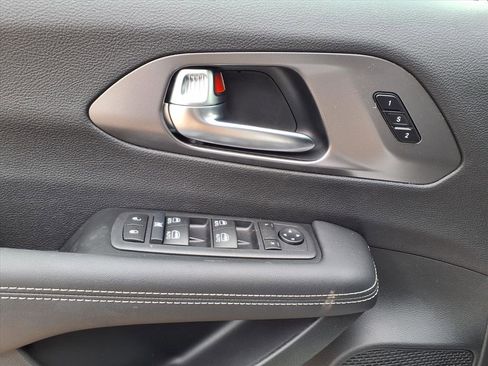 New 2026 Chrysler Pacifica Select FWD image 16
