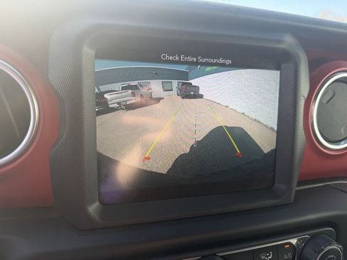 Used 2019 Jeep Wrangler Unlimited Rubicon image 32