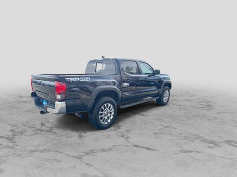 Used 2019 Toyota Tacoma TRD Off-Road image 8