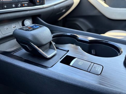 Used 2021 Nissan Rogue SV image 29