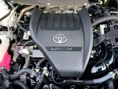 Used 2023 Toyota Highlander XLE image 32
