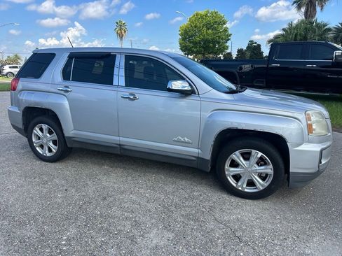 Used 2017 GMC Terrain SLE FWD image 3