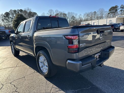 Used 2022 Nissan Frontier SV image 6