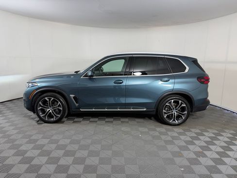 Used 2024 BMW X5 sDrive40i w/ Premium Package RWD image 2