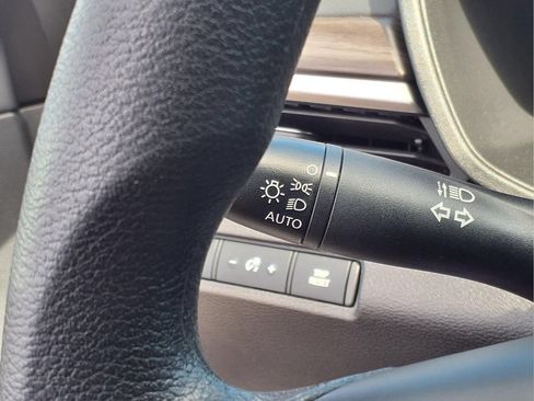 Used 2025 Nissan Altima 2.5 SV FWD image 19