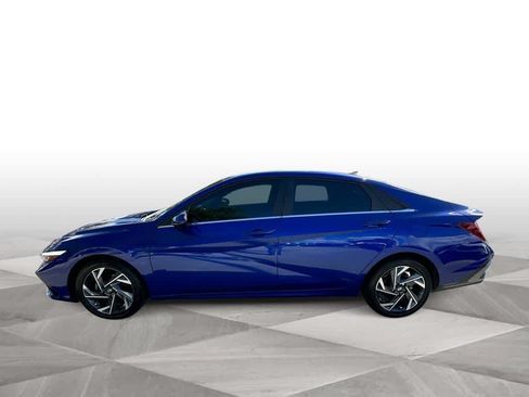 Used 2024 Hyundai Elantra SEL w/ Convenience Package FWD image 5