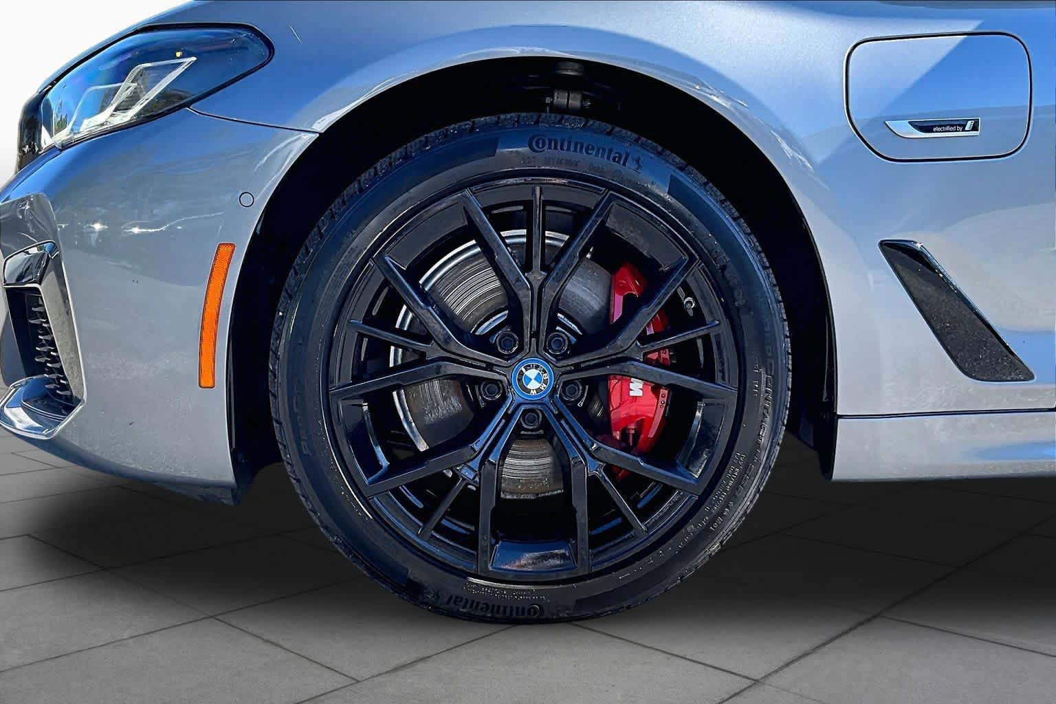Used 2023 BMW 530e xDrive w/ Executive Package AWD/4WD image 11