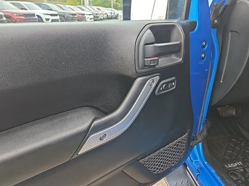 Used 2015 Jeep Wrangler Unlimited Sahara w/ Connectivity Group image 30