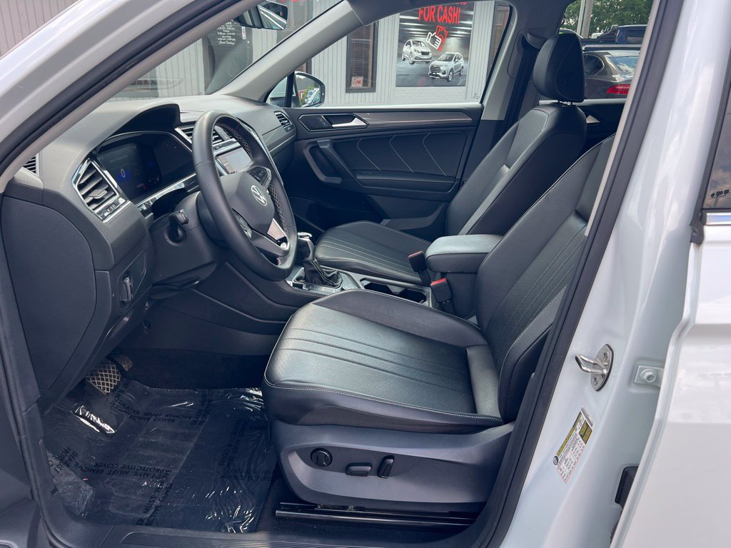 Used 2022 Volkswagen Tiguan SE AWD/4WD image 9