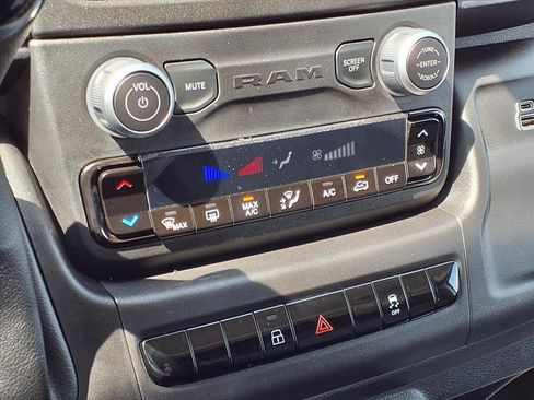 Used 2025 RAM ProMaster 2500 w/ Convenience Group image 7