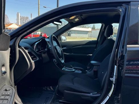 Used 2014 Dodge Avenger SE image 11