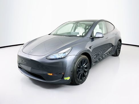 Used 2023 Tesla Model Y Long Range image 3