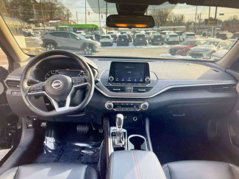 Used 2025 Nissan Altima 2.5 SR image 14