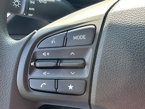 New 2025 Hyundai Venue SE image 23