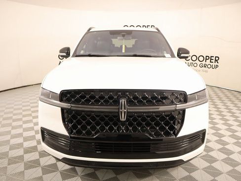 New 2025 Lincoln Navigator Reserve w/ Jet Appearance Package AWD/4WD image 9