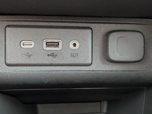 Certified 2023 Buick Encore GX Preferred w/ Cold Weather Comfort Package FWD image 27