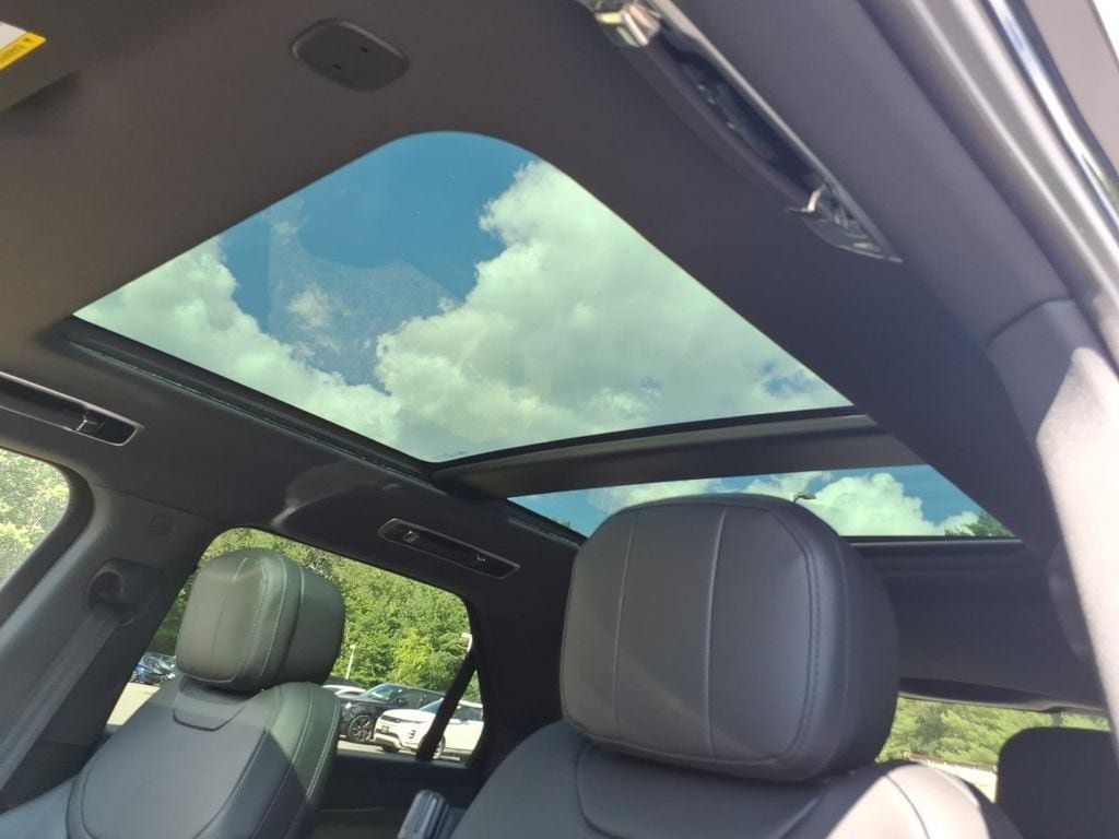 New 2026 Land Rover Range Rover Sport Dynamic SE AWD/4WD image 12
