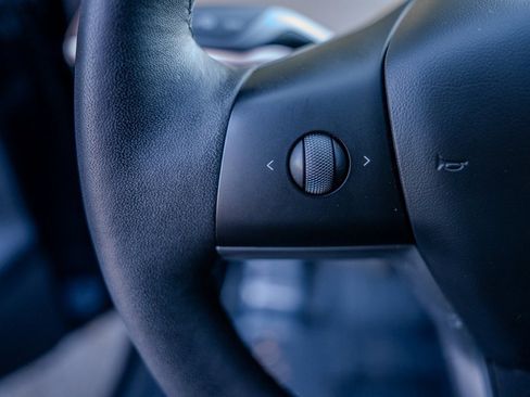 Used 2024 Tesla Model Y Long Range image 6